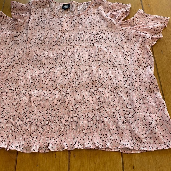 Bobeau Womens Cold Shoulder Pink Patterned 3X New Top poly stretchy - Picture 3 of 10